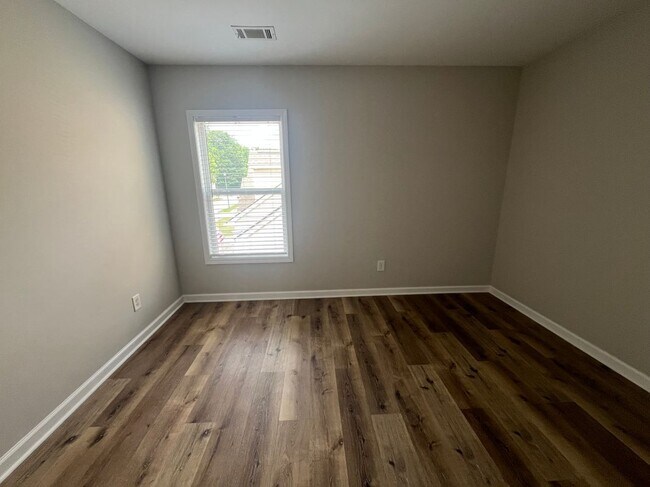 Building Photo - 2501 Southhaven Ln