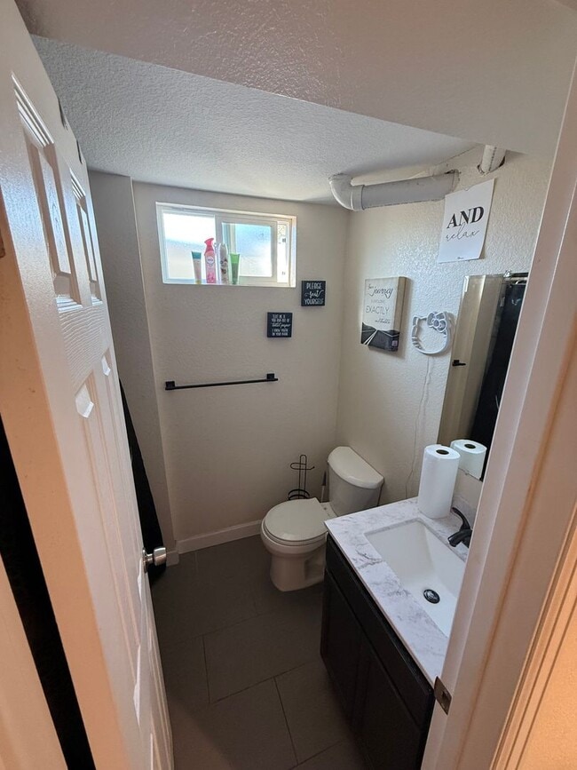 Building Photo - 3 Bedroom 1 Bathroom Available in Anshutz Medical Center Area