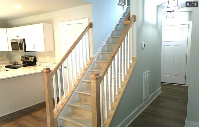 Building Photo - 16208 Pauline Ave