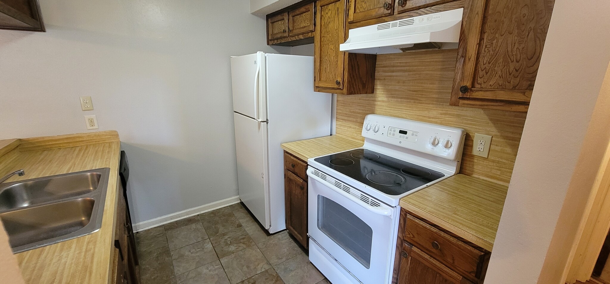 Kitchen/ Stove/ Refrigerator - 1748 Port Dr