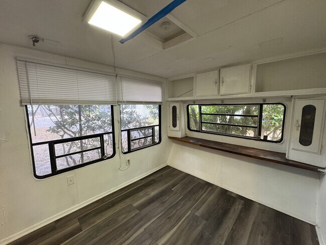 Building Photo - 3000 Clarcona Rd