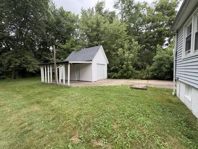 Building Photo - Updated West Akron Home with Flexible Living Space, Large Yard & Garage