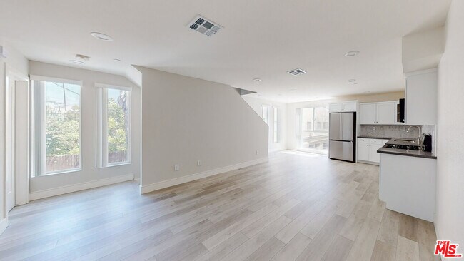 Building Photo - 951 Mariposa Ave