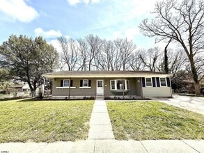 Building Photo - 644 5th St