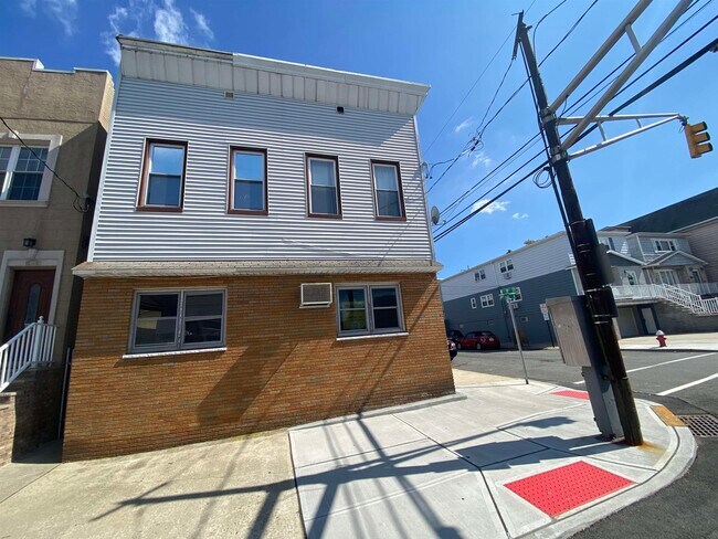 Building Photo - 468 AVENUE A Ave