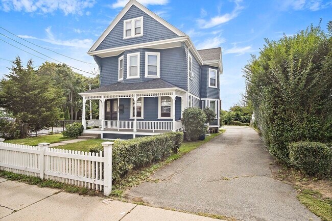 Primary Photo - 263 Riverside Ave