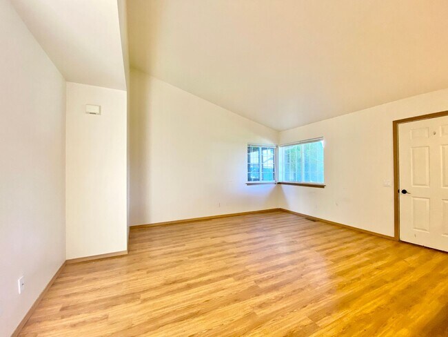 Building Photo - 809/811 Jamie Drive