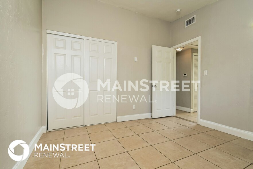 Building Photo - 3521 Schwalbe Dr