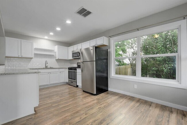 Building Photo - 6301 Arnold Dr