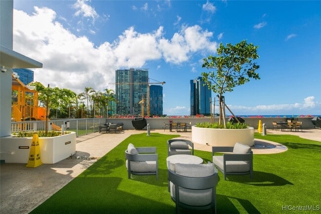 Building Photo - 988 Halekauwila St