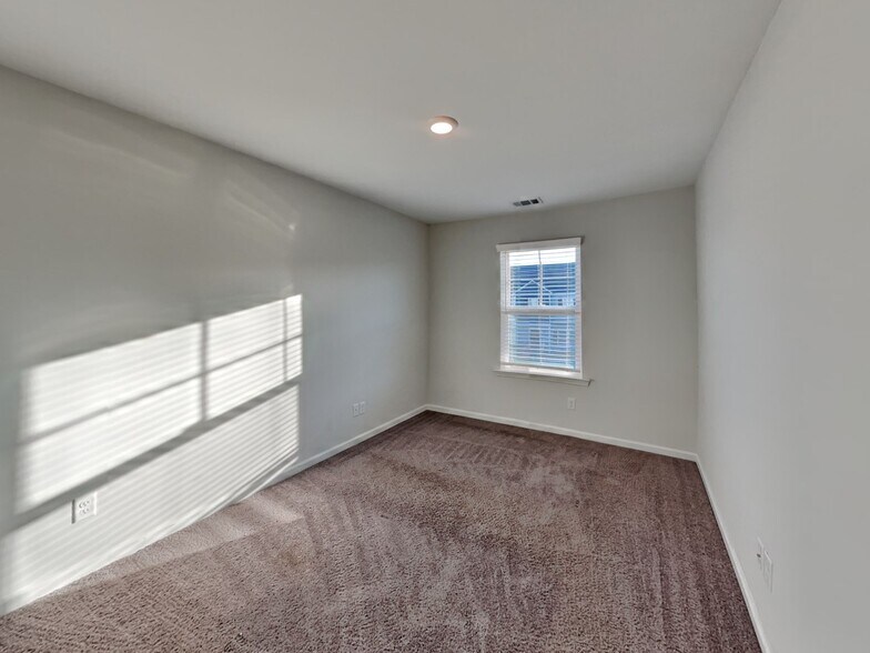 Building Photo - 34 Red Robin Ct