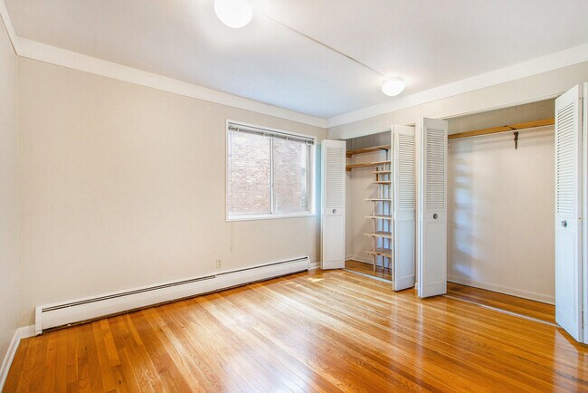 Building Photo - 1249 Island Dr