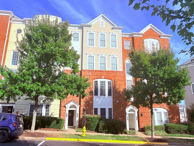 Primary Photo - POTOMAC CLUB - TOWNHOUSE CONDO