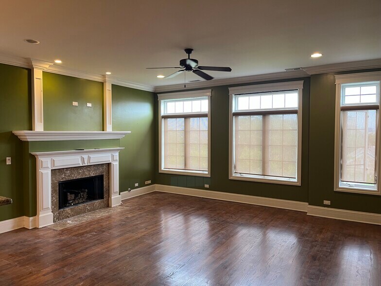 Tons of natural light! - 1644 W Cullerton St