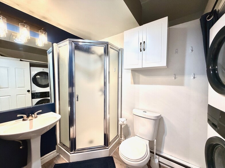 Building Photo - 924 Electric Ave