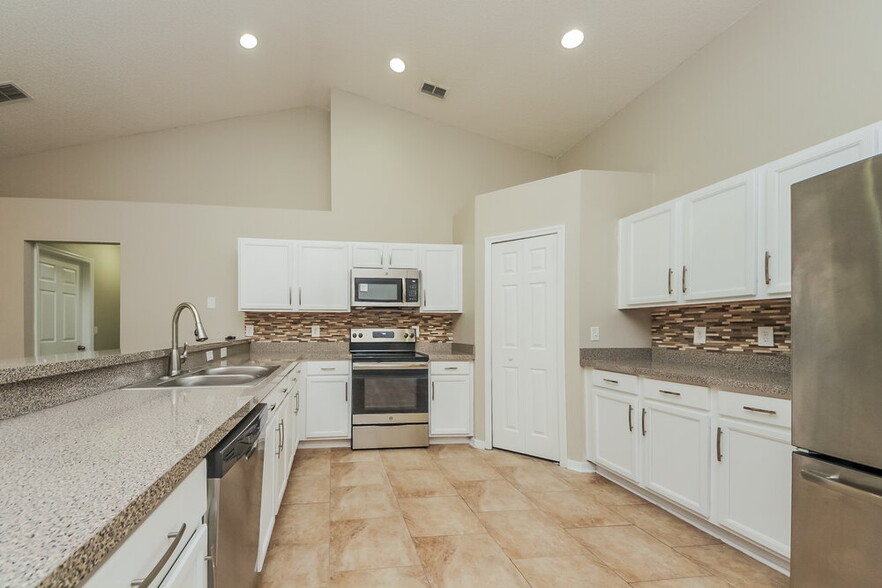 Building Photo - 46 Dorset Dr