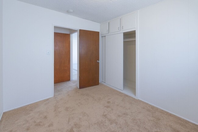 Building Photo - 137 Simi Ave