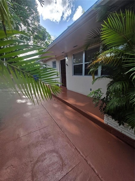 Building Photo - 2834 SW 37th Ave