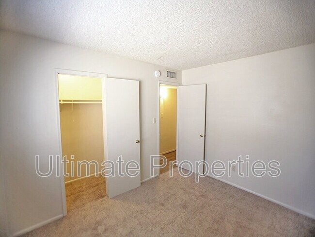 Building Photo - 6043 N 71st Ln