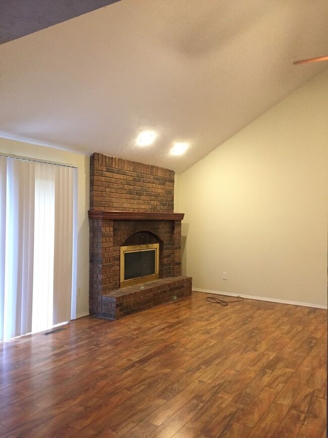 Building Photo - Executive Rental Nestled in Hickory Ridge ...