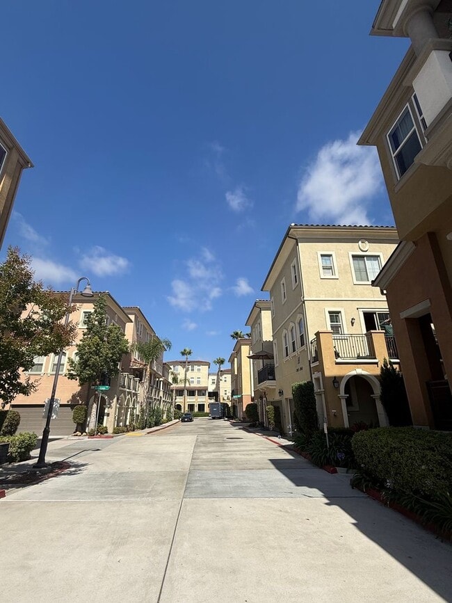 Building Photo - One Of A Kind Town Home in Serra Mesa