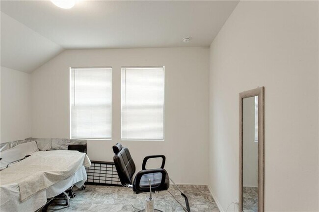 Building Photo - 9109 Garnet Dr