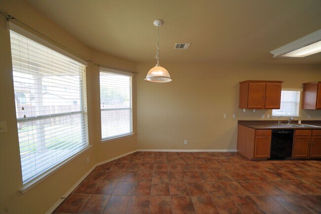 Building Photo - Spacious Home in Cibolo with 3 Car Garage! Realor Commission: $750
