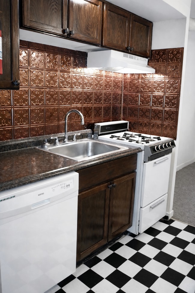 Interior Photo - 718-4TH