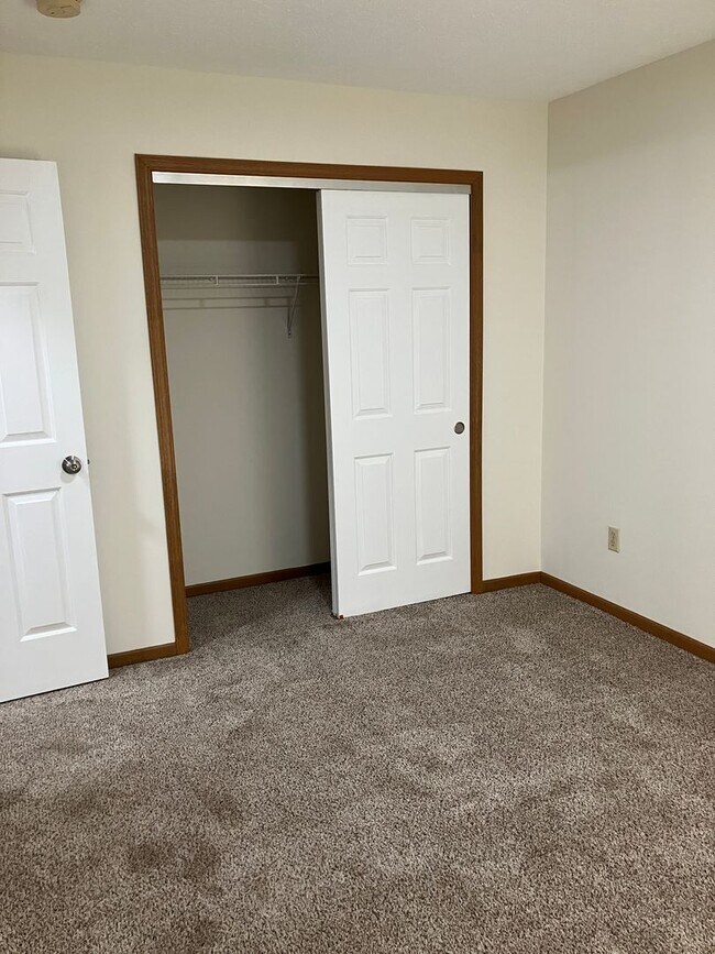 Building Photo - Modern & Spacious 2-Bedroom Ranch Condo – ...