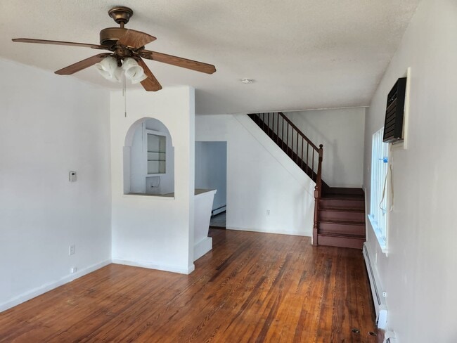 Building Photo - 648 E Scott St