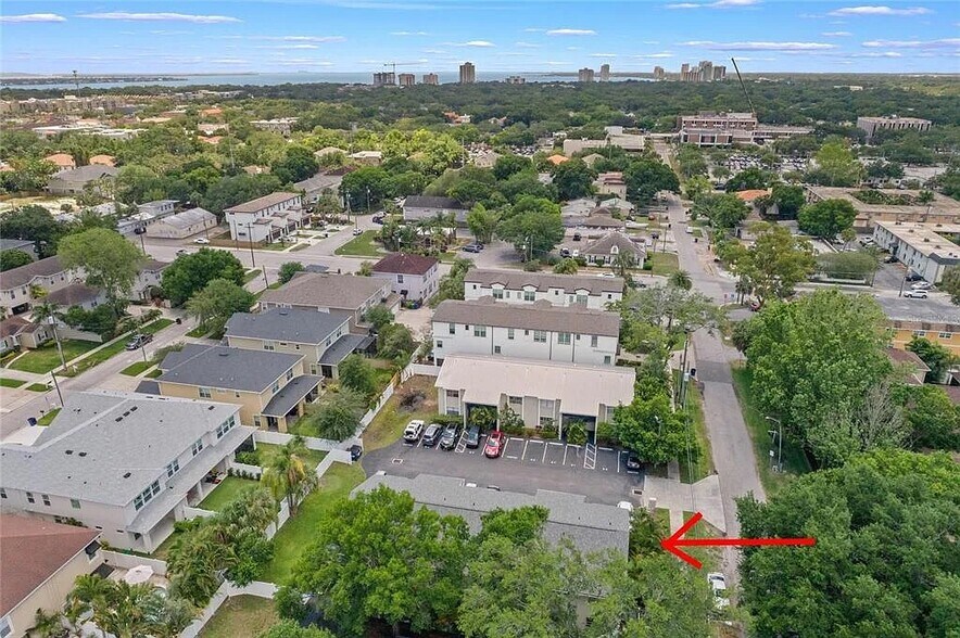 Building Photo - 304 S Habana Ave