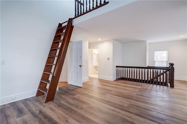 Building Photo - 8 Sibley Pl