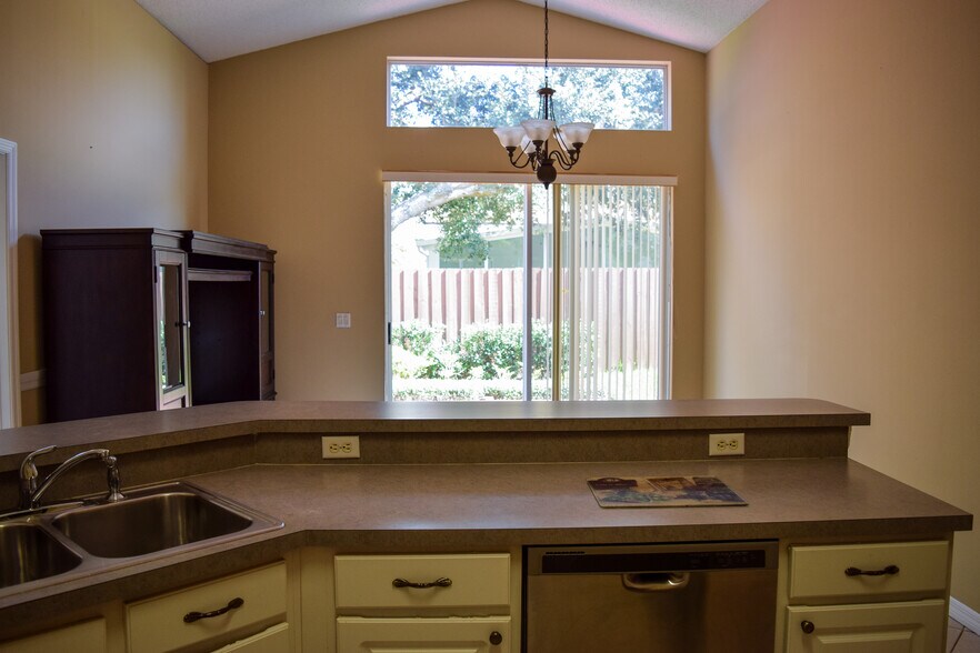 Building Photo - 4119 Forest Island Dr