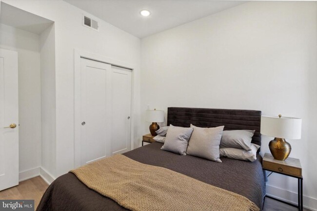 Building Photo - 367 W Hortter St