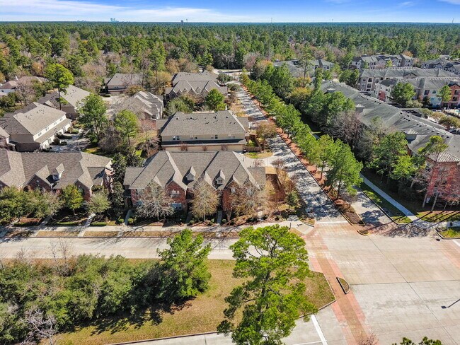 Building Photo - Exceptionally well-maintained Sterling Ridge Townhome boasts an array of desirable features!