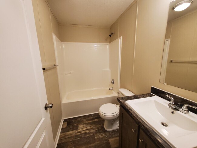 Building Photo - 7 Canary Hill Dr