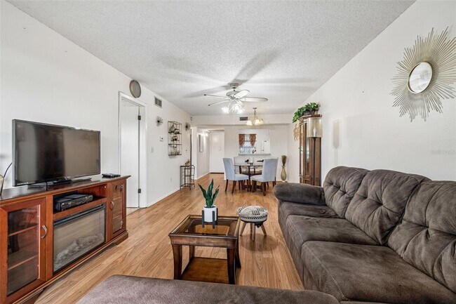 Building Photo - 11110 Carriage Hill Dr