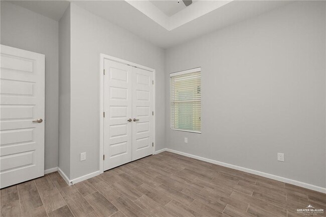 Building Photo - 18 W Hyatt Ave