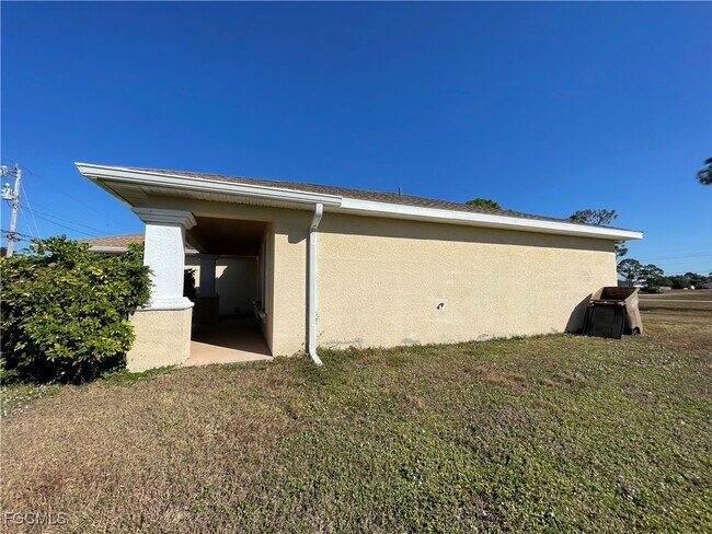 Building Photo - 2639 NW 24th Pl