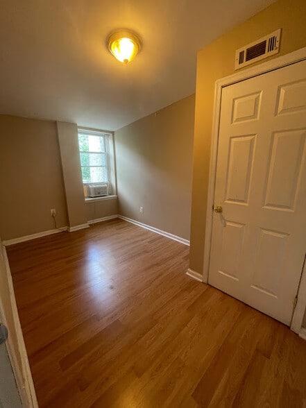 Bedroom 4 - 1806 N Gratz St