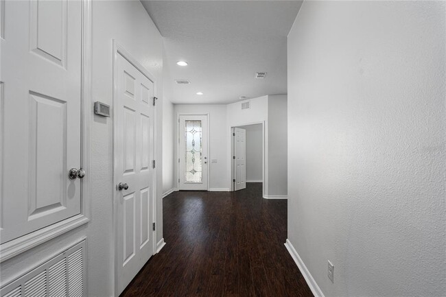 Building Photo - 6026 100th Ave E