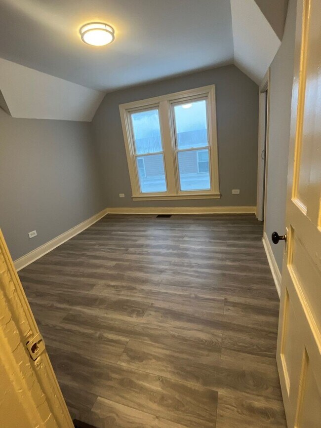 Building Photo - 8153 S Exchange Ave