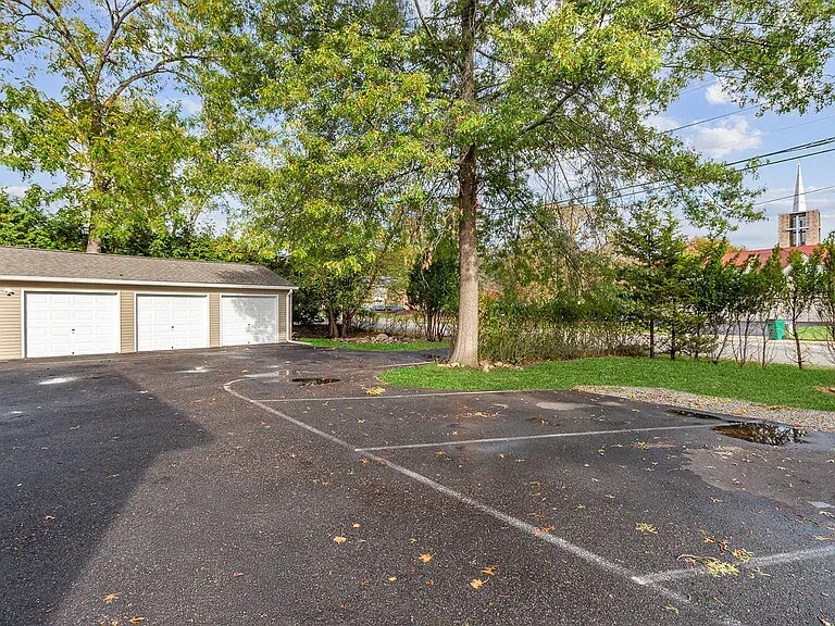 Building Photo - 36 Pascack Rd