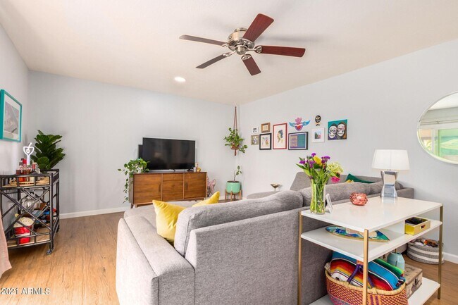 Building Photo - 3809 W Cholla St