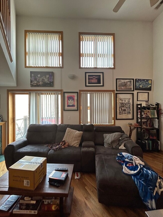 Building Photo - 865 W Buckingham Pl