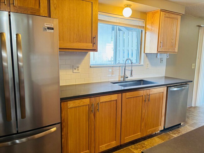 Building Photo - Bright 2 BR Carter Park Living with Fireplace, Carport, and Tons of Storage!