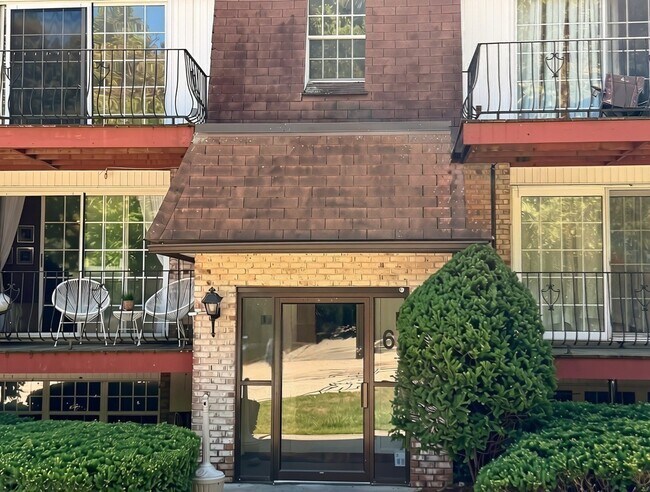 Building Photo - 6 Williamsburg Ct
