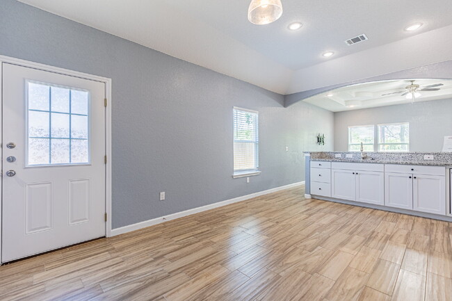 Building Photo - 479 Corliss