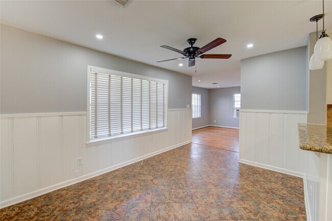 Building Photo - 2714 Southmore Ave