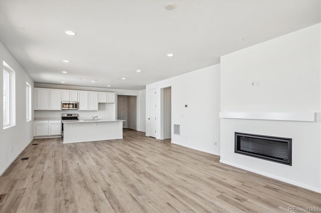 Building Photo - 4192 Satinwood Dr